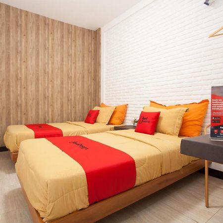 Hotel Reddoorz Near Museum Angkut Batu Batu  Zewnętrze zdjęcie