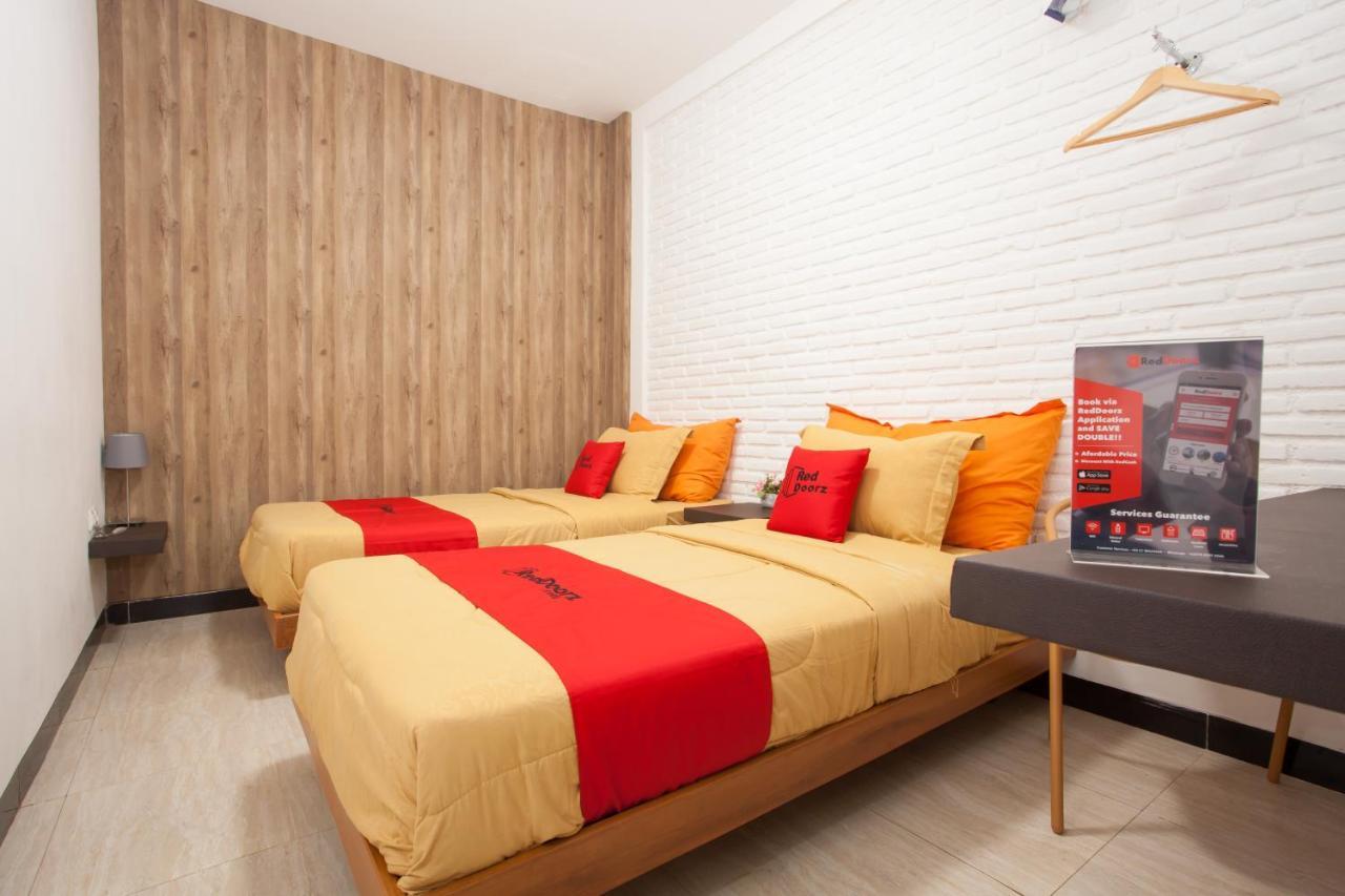 Hotel Reddoorz Near Museum Angkut Batu Batu  Zewnętrze zdjęcie