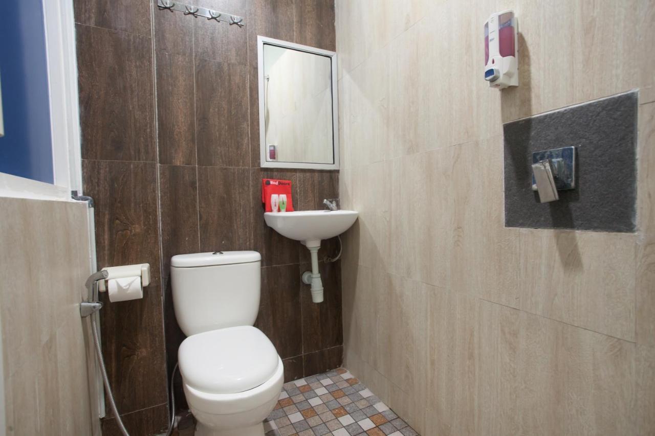 Hotel Reddoorz Near Museum Angkut Batu Batu  Zewnętrze zdjęcie