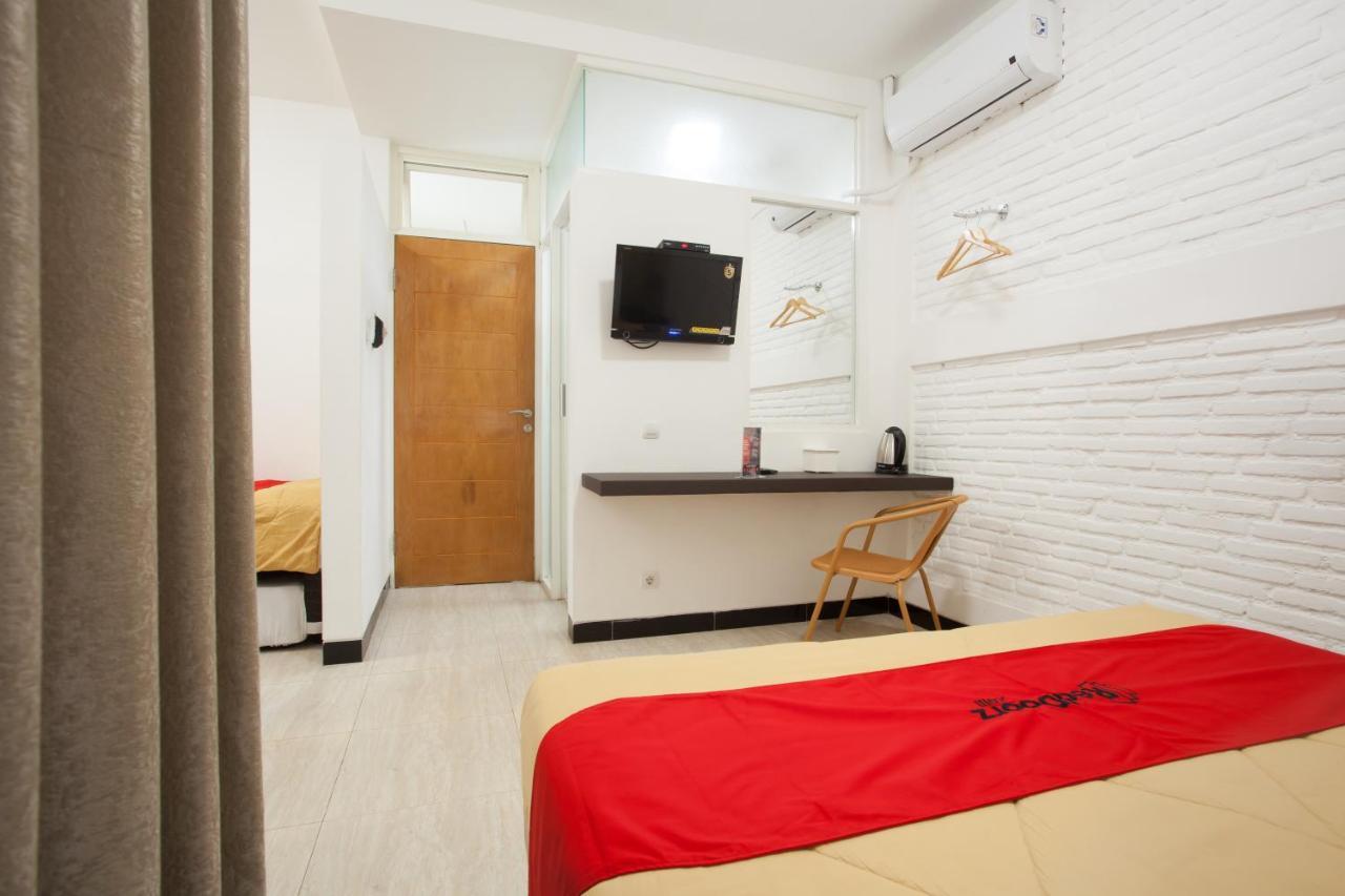 Hotel Reddoorz Near Museum Angkut Batu Batu  Zewnętrze zdjęcie