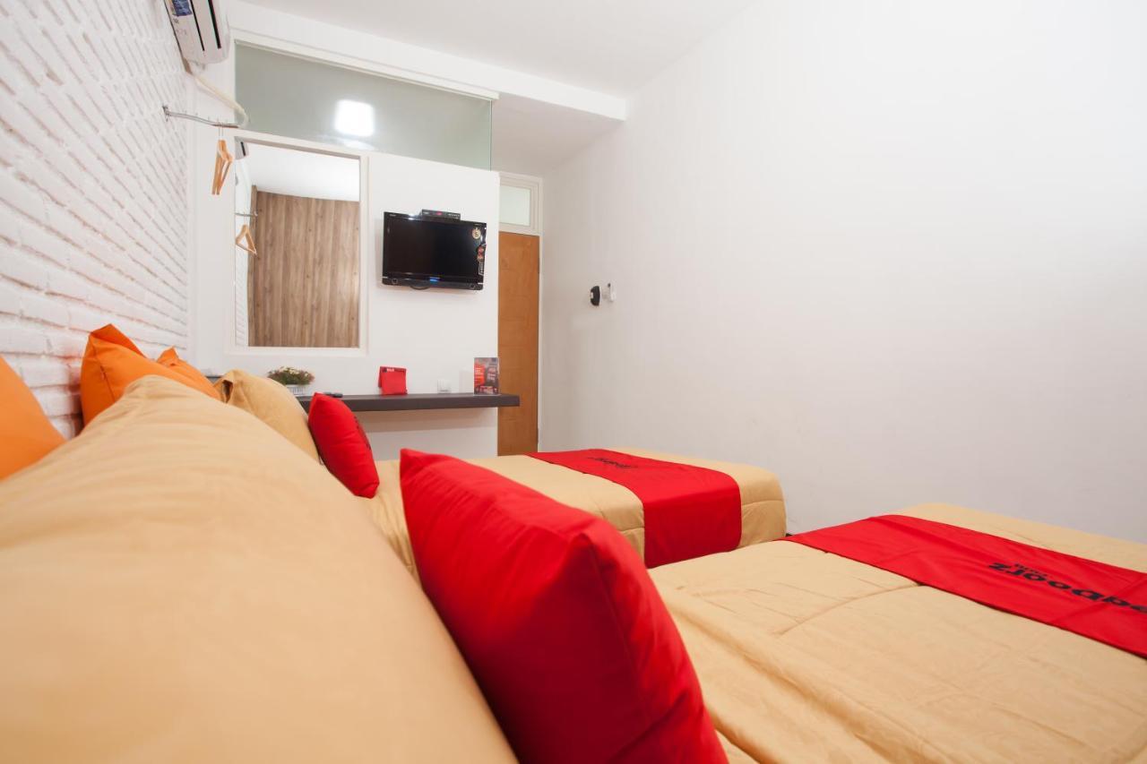Hotel Reddoorz Near Museum Angkut Batu Batu  Zewnętrze zdjęcie