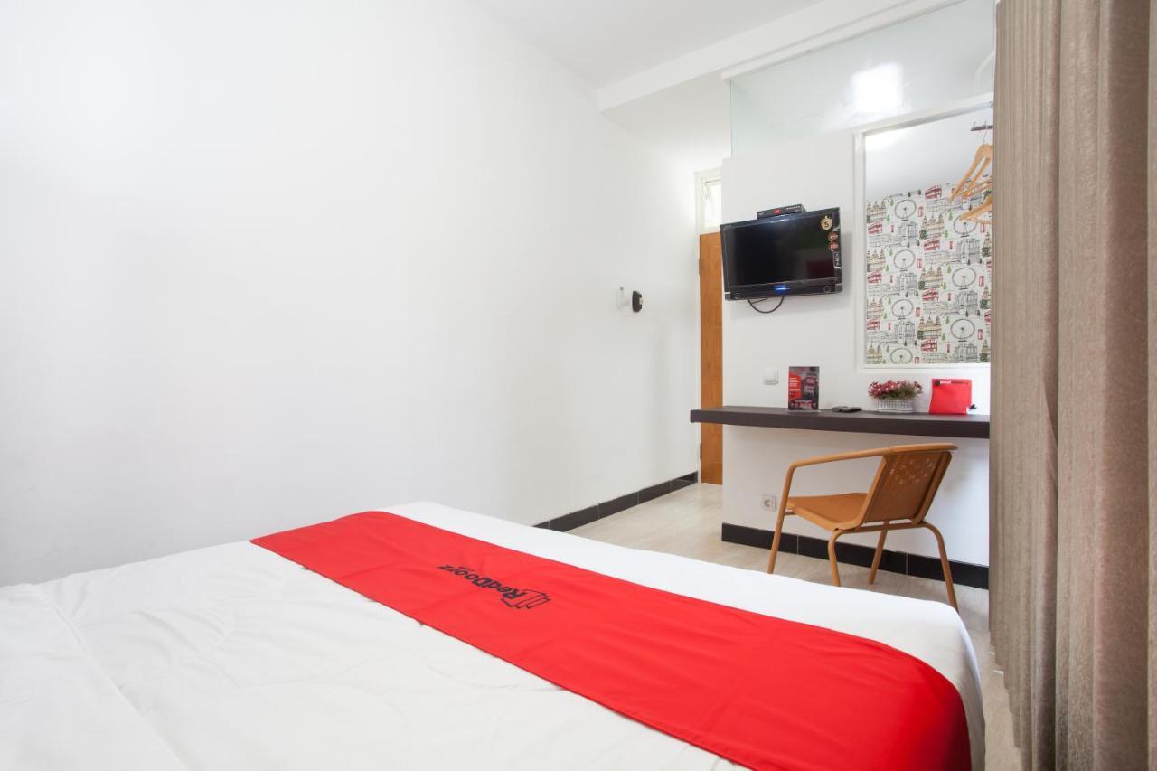 Hotel Reddoorz Near Museum Angkut Batu Batu  Zewnętrze zdjęcie