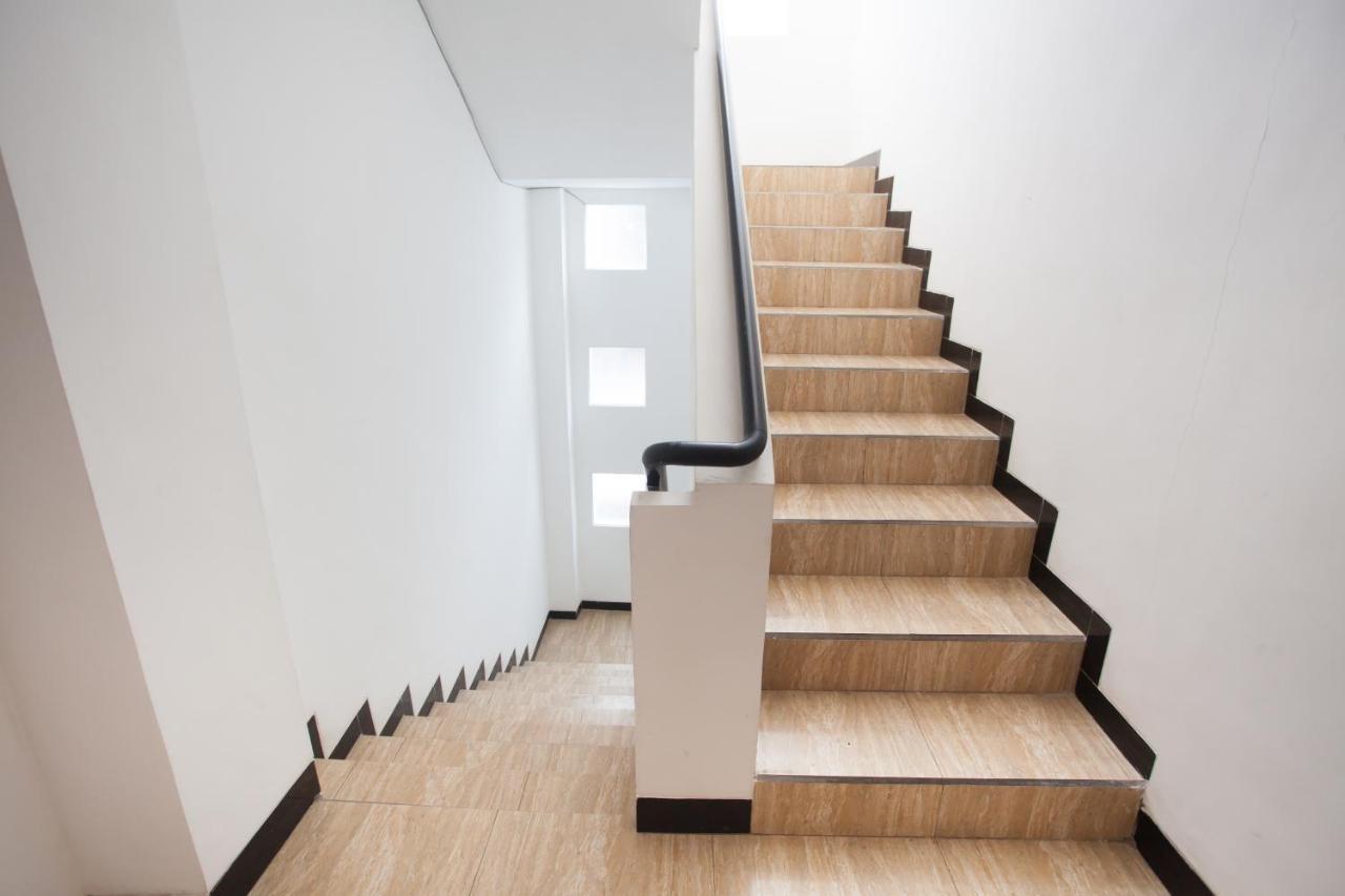 Hotel Reddoorz Near Museum Angkut Batu Batu  Zewnętrze zdjęcie