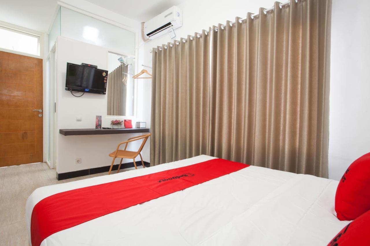 Hotel Reddoorz Near Museum Angkut Batu Batu  Zewnętrze zdjęcie